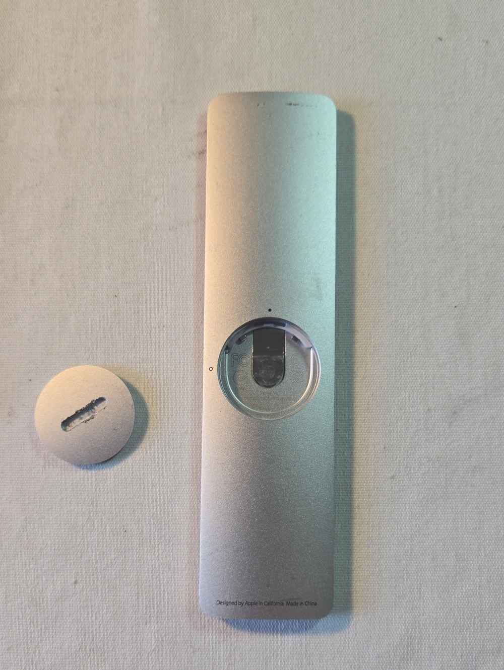 APPLE TV Remote - Picture 2 of 6